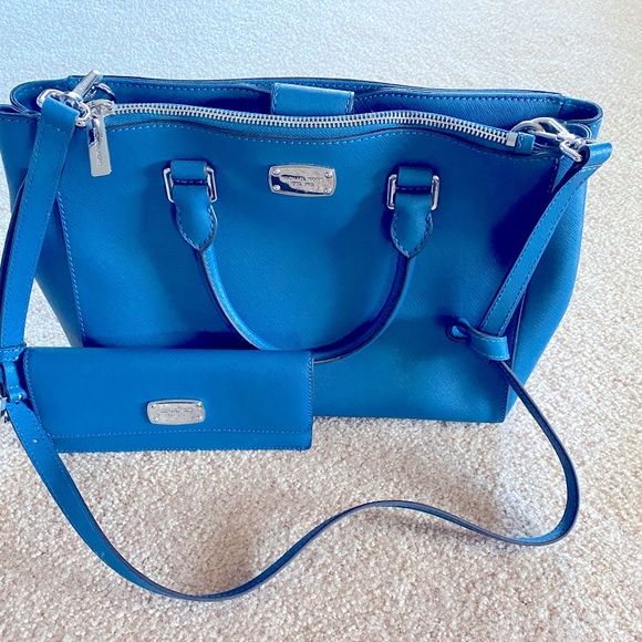 Absolutely beautiful color with matching wallet, Michael Kors spring/summer - Picture 1 of 2